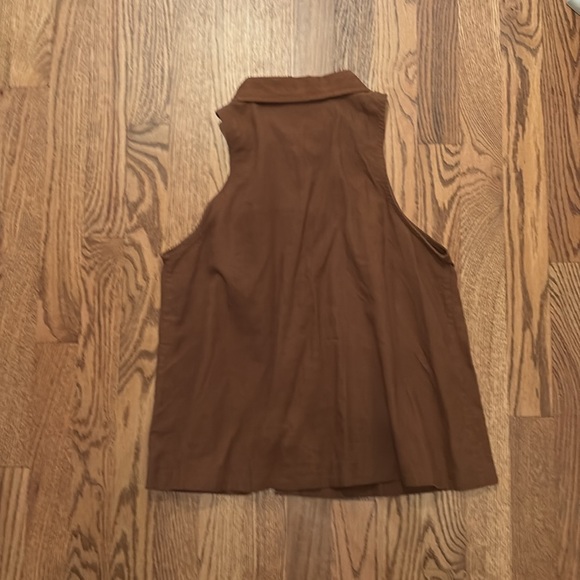 GAP Sleeveless Shirt - Picture 3 of 3